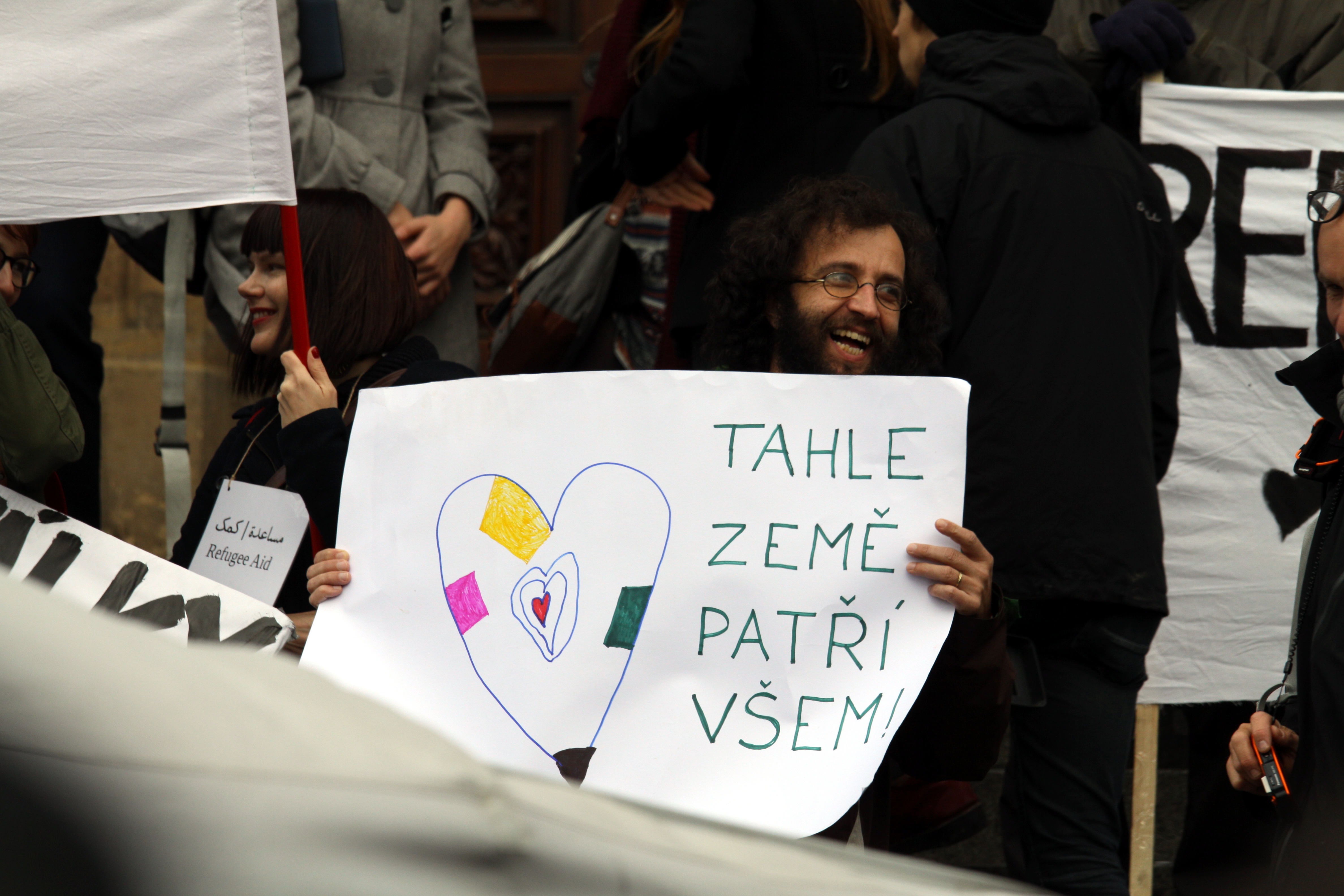 tahle-zeme-patri-vsem-refugees-welcome-2015-20.jpg tahle-zeme-patri-vsem-refugees-welcome-2015-20.jpg